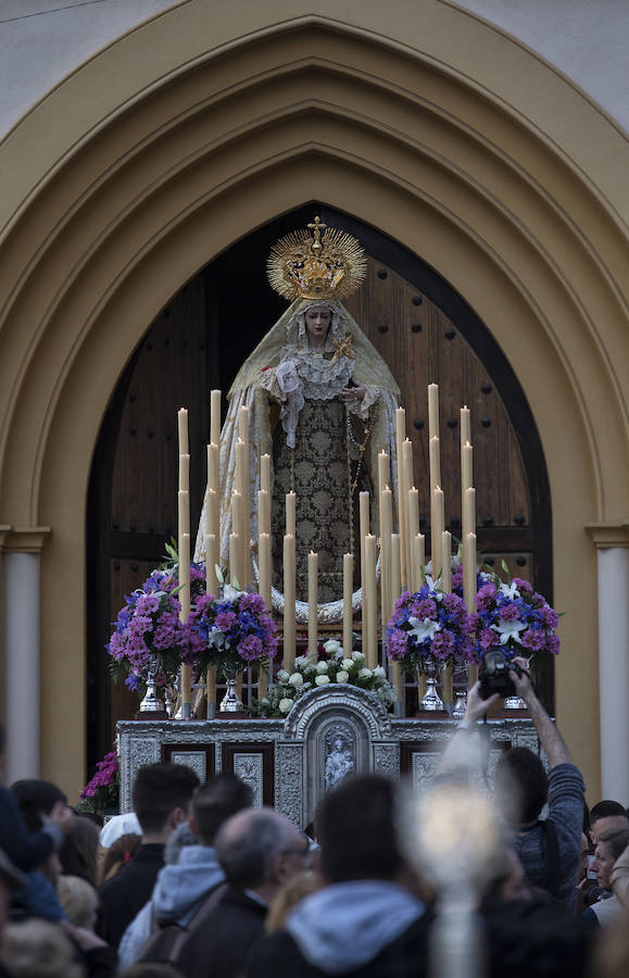 Fotos de los traslados y procesiones del Viernes de Dolores 2016 (I)