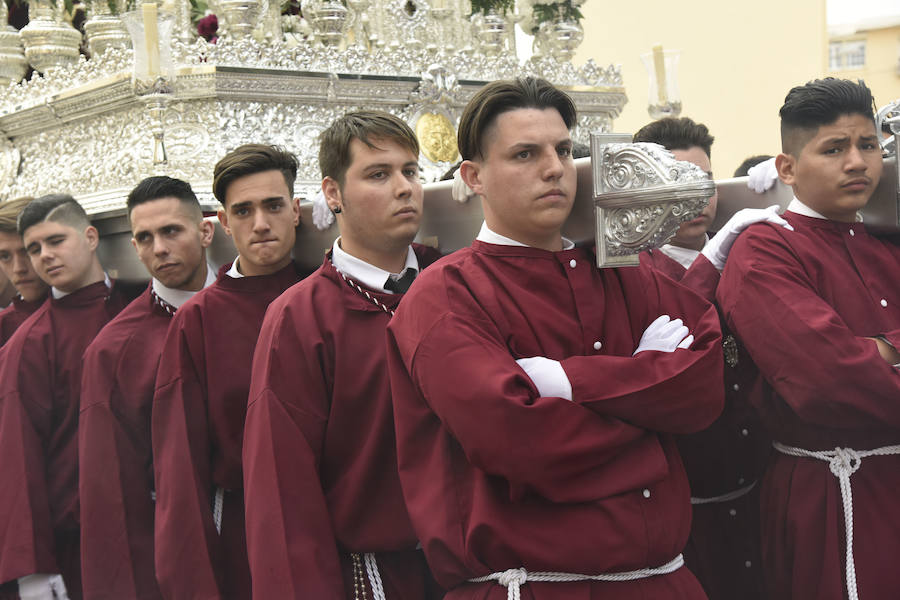 Fotos de los traslados y procesiones del Viernes de Dolores 2016 (I)