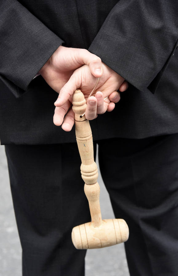 Fotos de los traslados y procesiones del Viernes de Dolores 2016 (I)