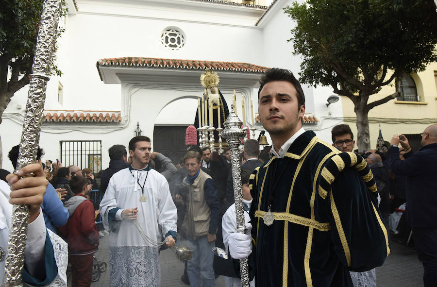 Fotos de los traslados y procesiones del Viernes de Dolores (II)