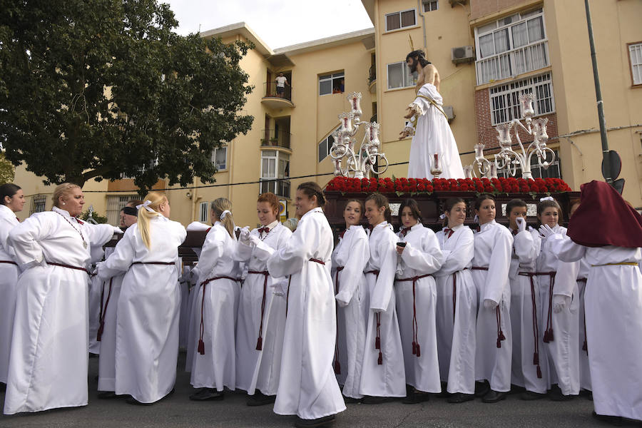 Fotos de los traslados y procesiones del Viernes de Dolores (II)