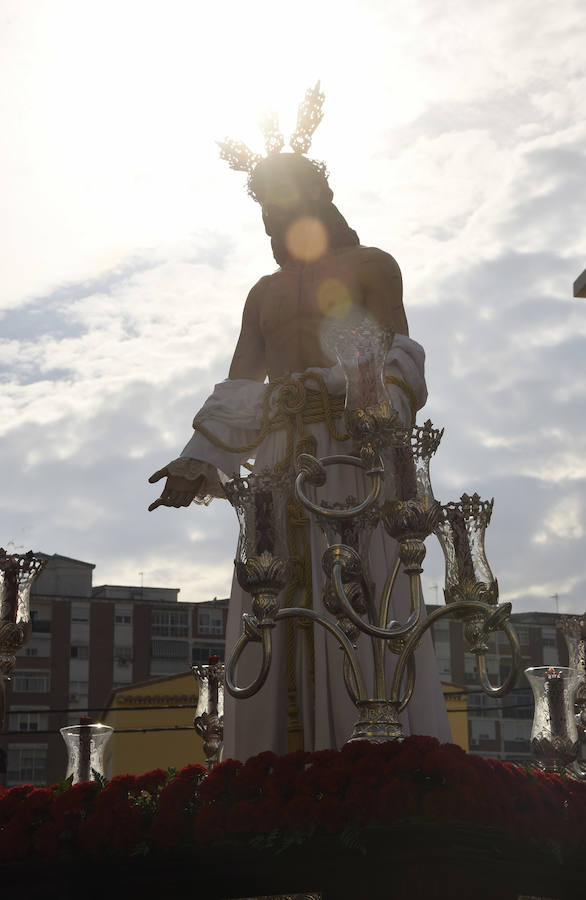 Fotos de los traslados y procesiones del Viernes de Dolores (II)