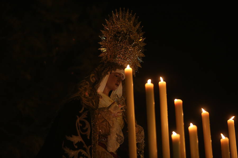 Fotos de los traslados y procesiones del Viernes de Dolores (II)