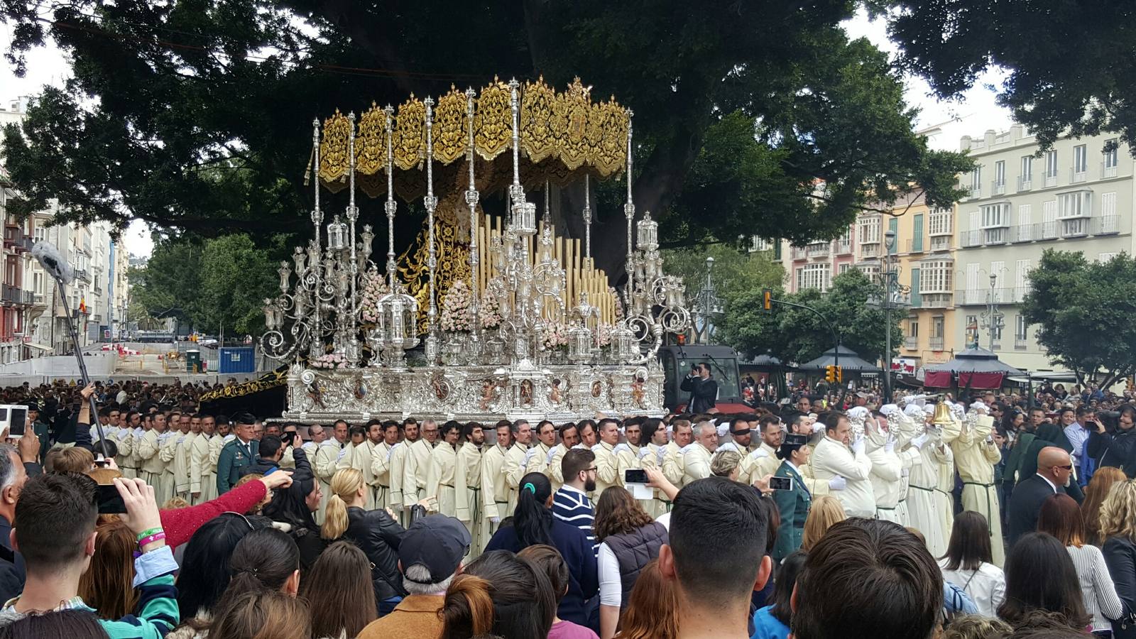 Lágrimas y Favores.