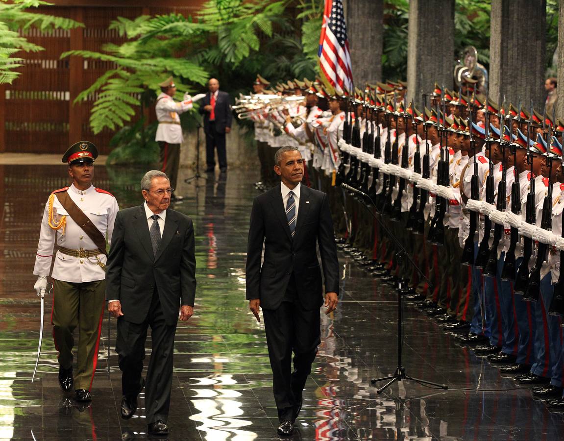 Castro recibe a Obama en su segundo día en La Habana