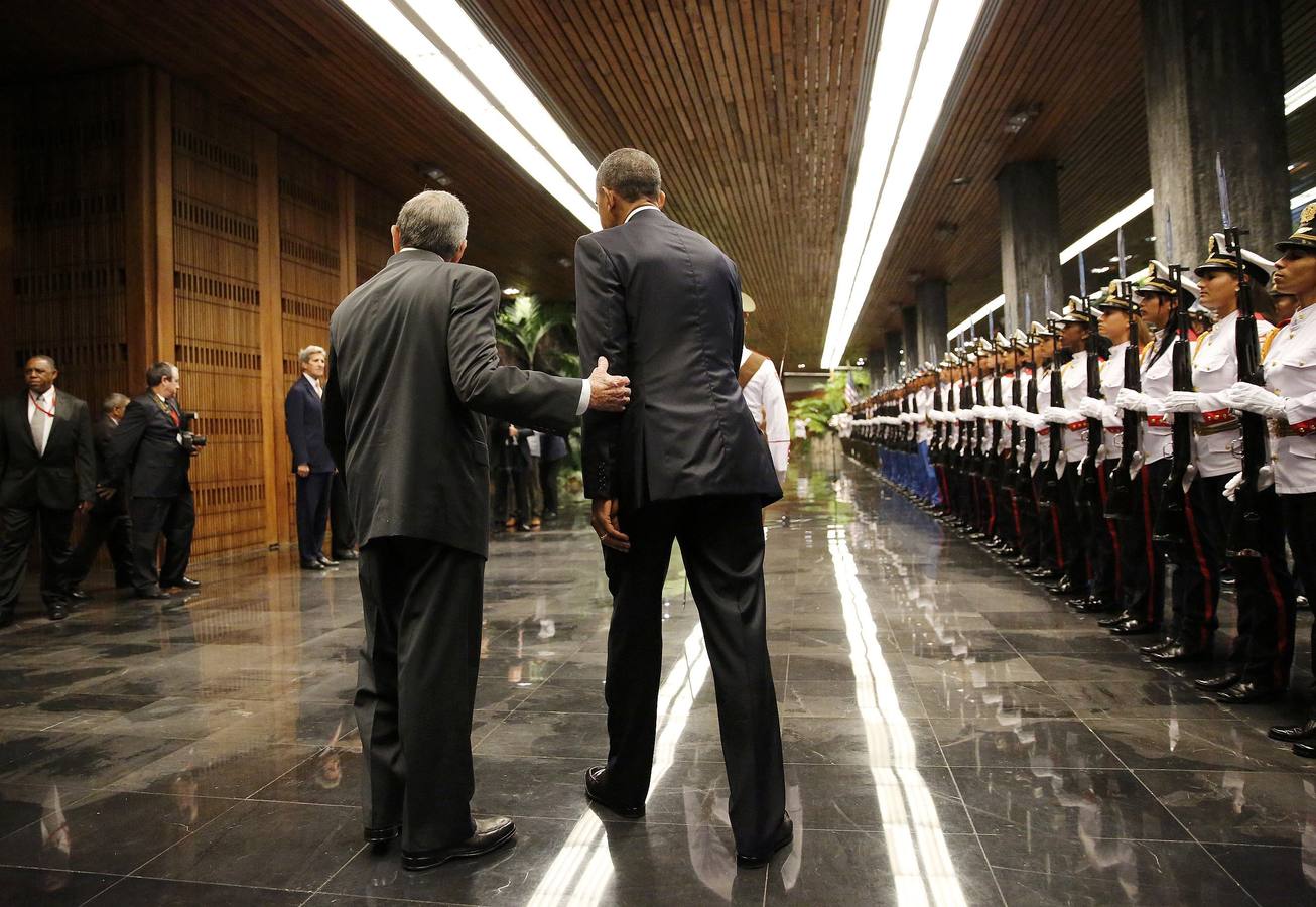 Castro recibe a Obama en su segundo día en La Habana