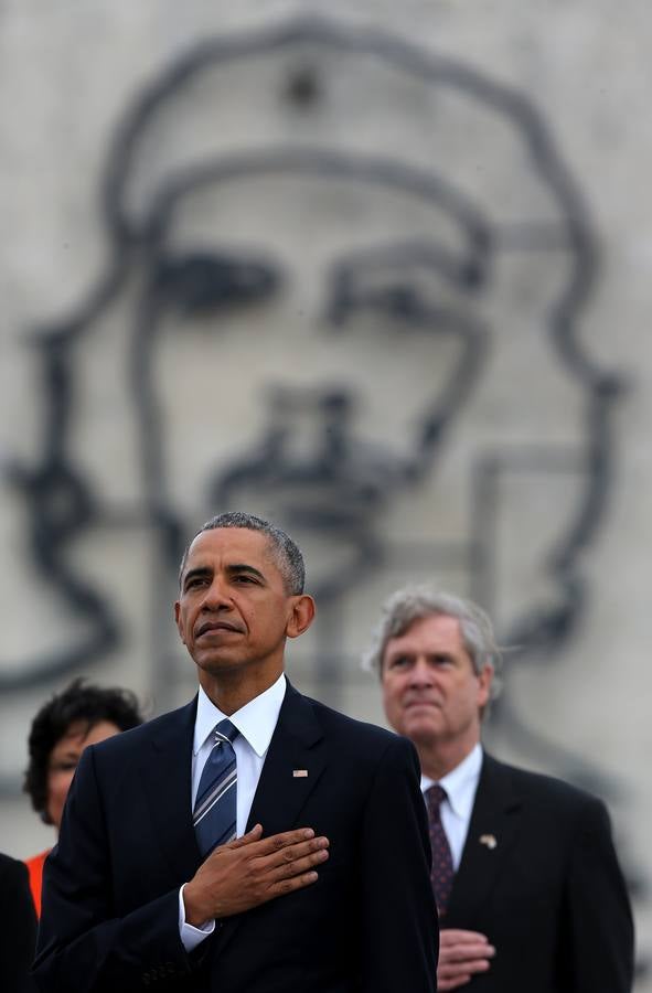 Castro recibe a Obama en su segundo día en La Habana