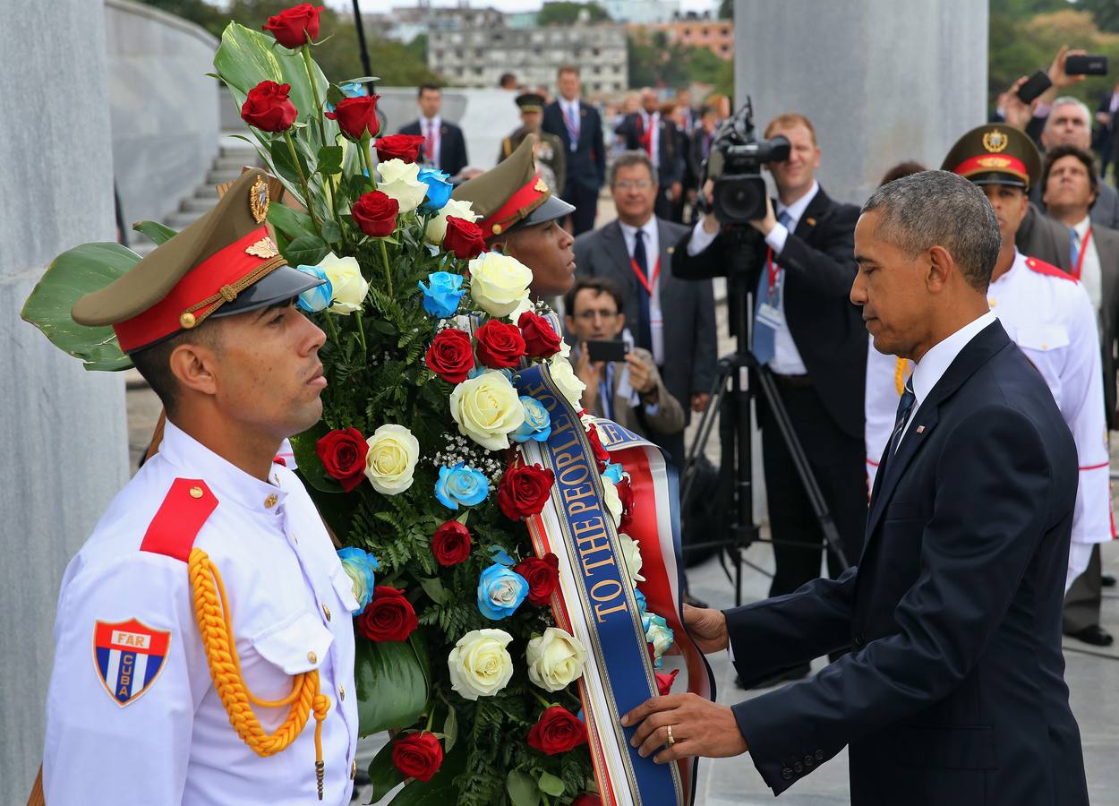 Castro recibe a Obama en su segundo día en La Habana