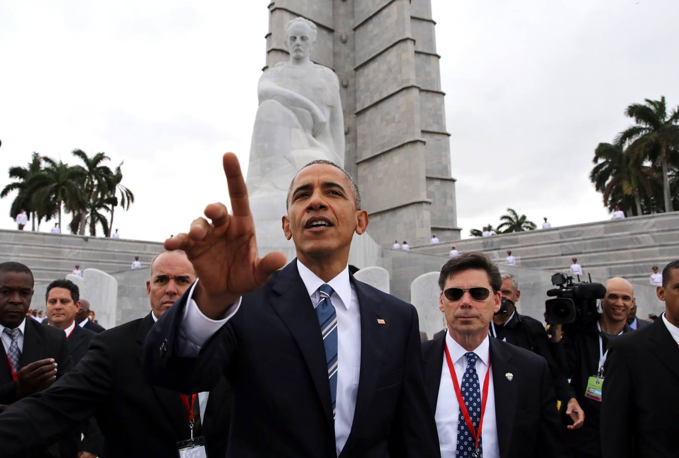 Castro recibe a Obama en su segundo día en La Habana