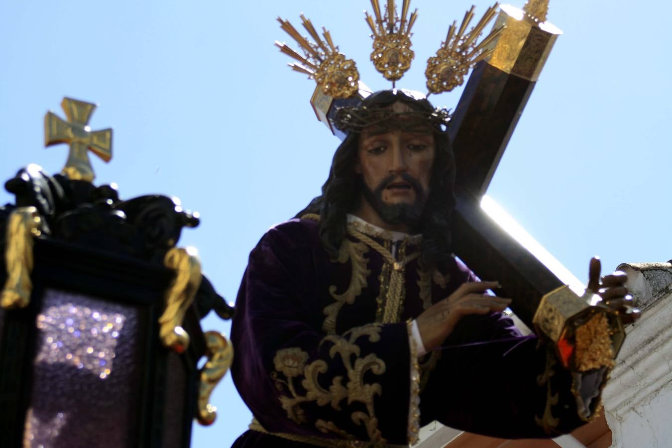 Campillos celebra su procesión matinal entre saetas y romanos