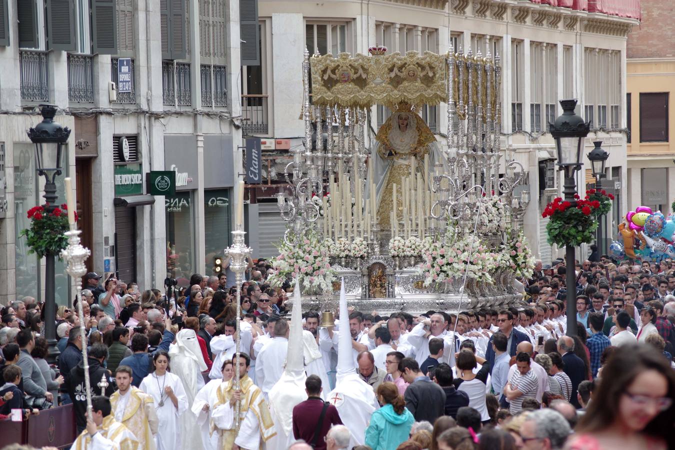 El Resucitado, en procesión en Málaga