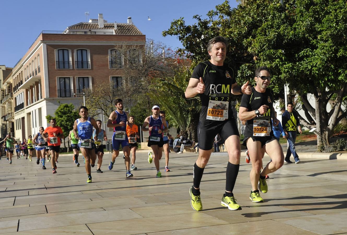 Miles de corredores participan en la Media Maratón Ciudad de Málaga
