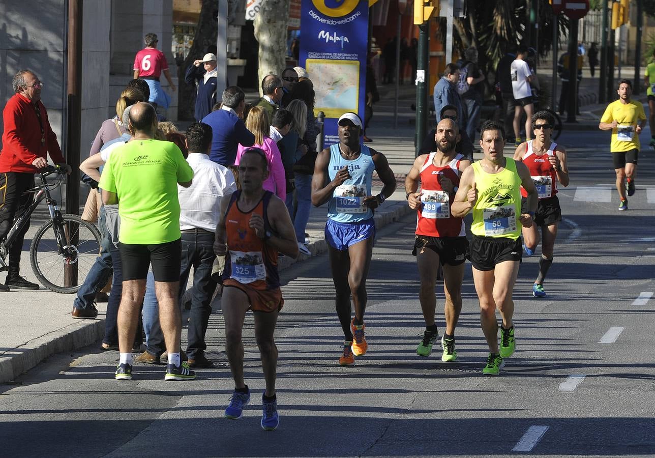 Miles de corredores participan en la Media Maratón Ciudad de Málaga