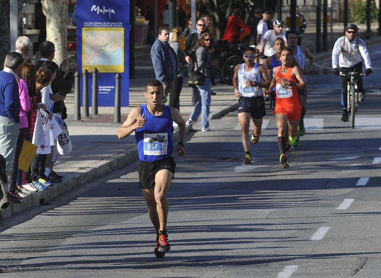 Miles de corredores participan en la Media Maratón Ciudad de Málaga