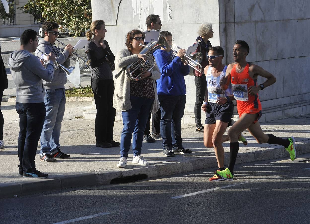 Miles de corredores participan en la Media Maratón Ciudad de Málaga