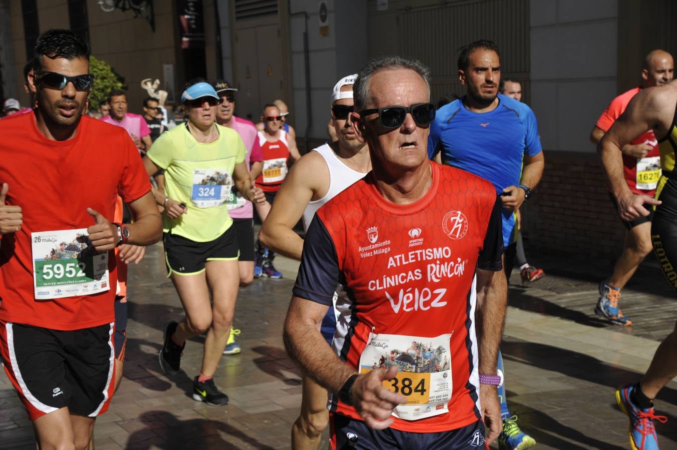 Miles de corredores participan en la Media Maratón de Málaga