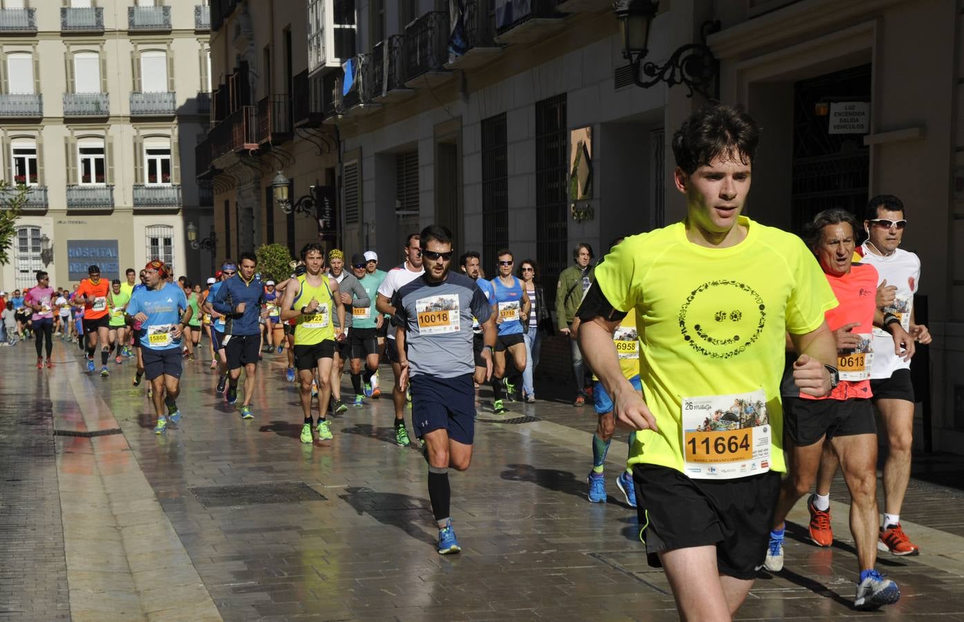 Miles de corredores participan en la Media Maratón de Málaga