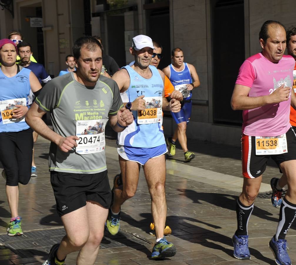 Miles de corredores participan en la Media Maratón de Málaga