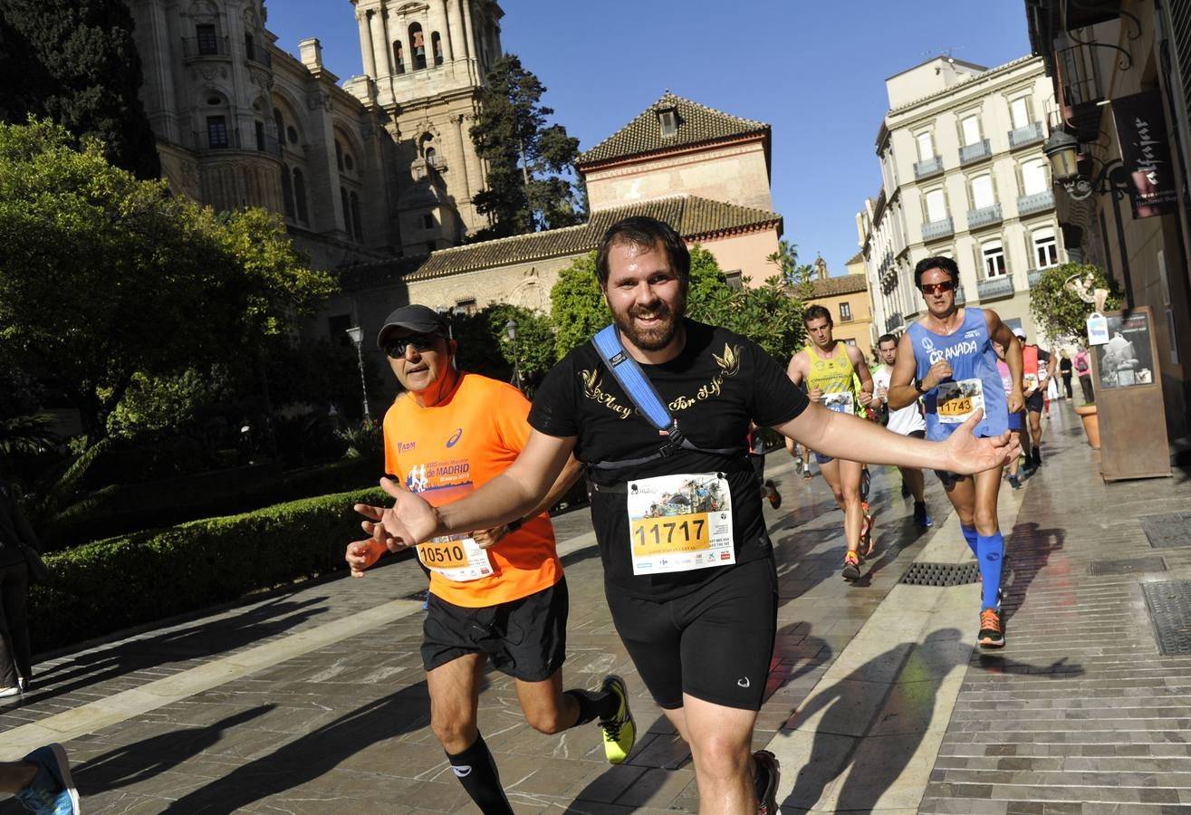 Miles de corredores participan en la Media Maratón de Málaga