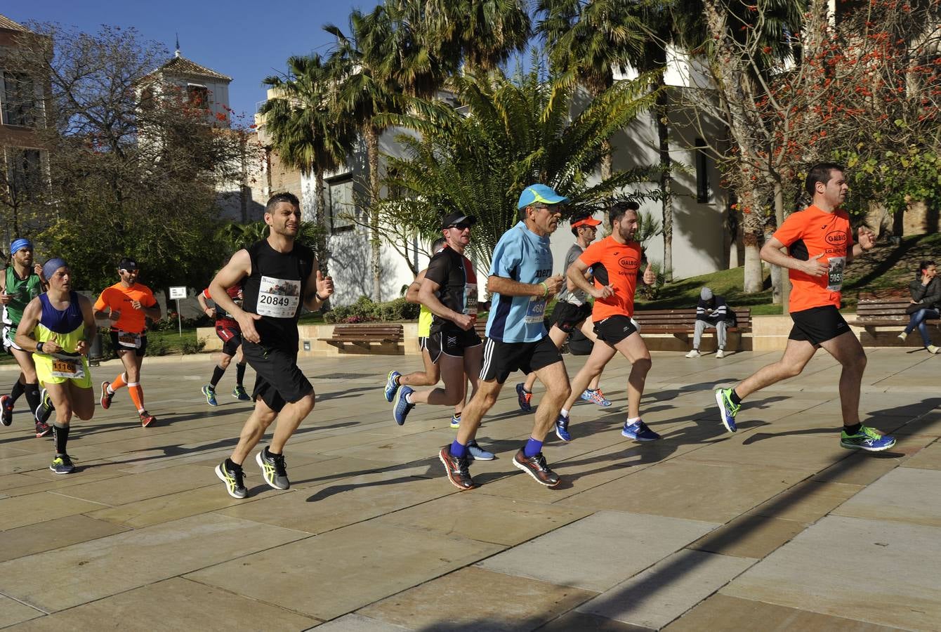 Miles de corredores participan en la Media Maratón de Málaga