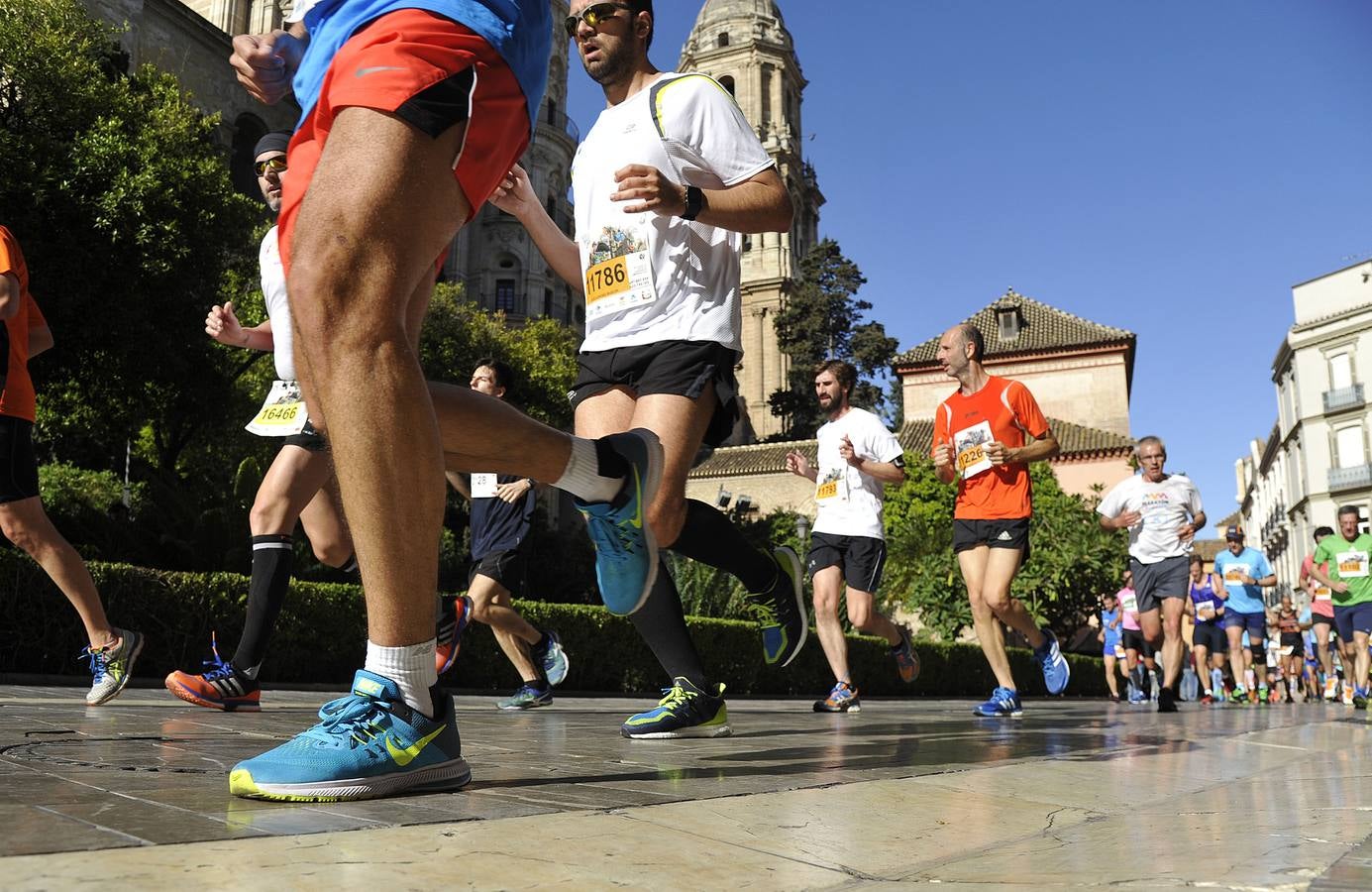 Miles de corredores participan en la Media Maratón de Málaga