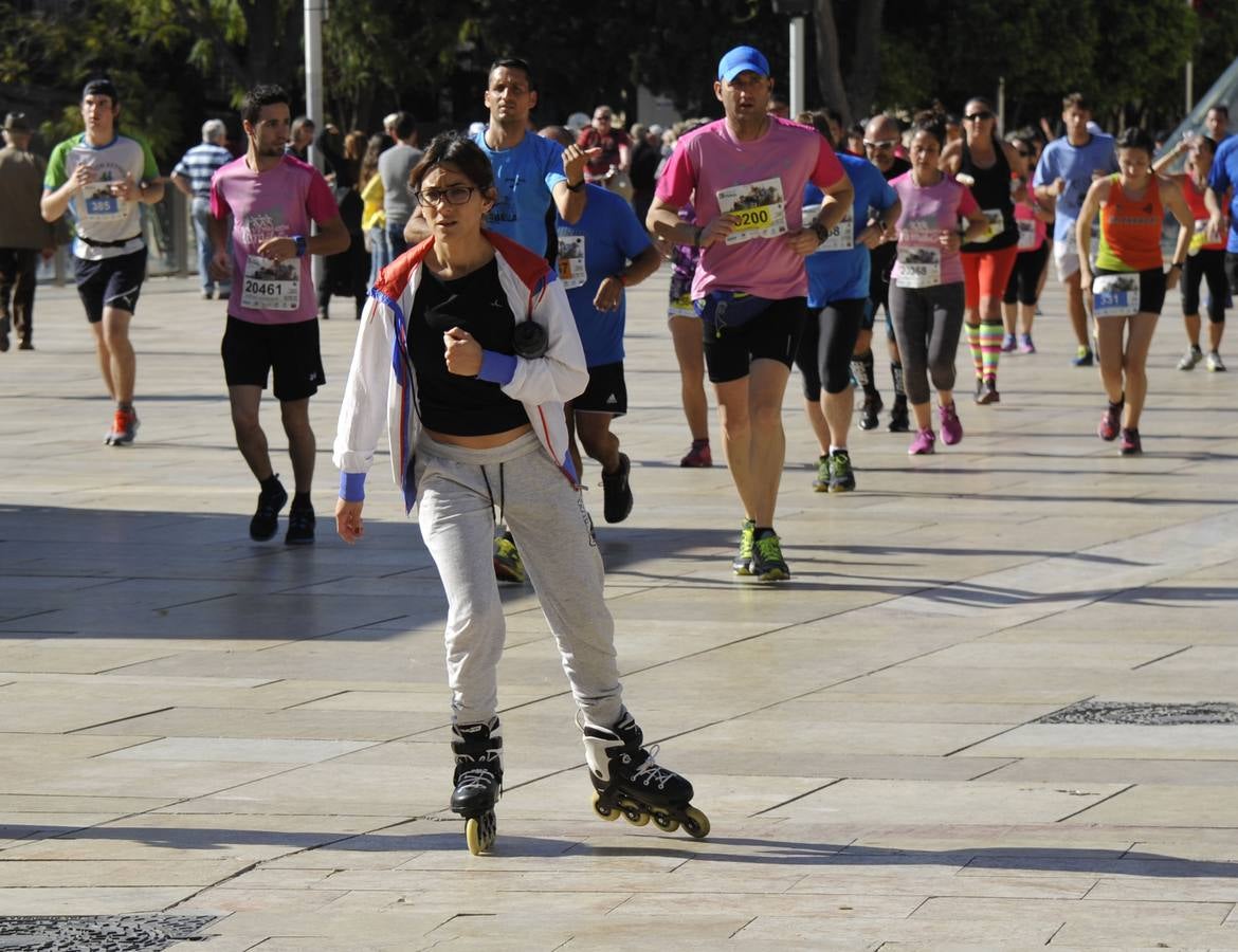 Miles de corredores participan en la Media Maratón de Málaga