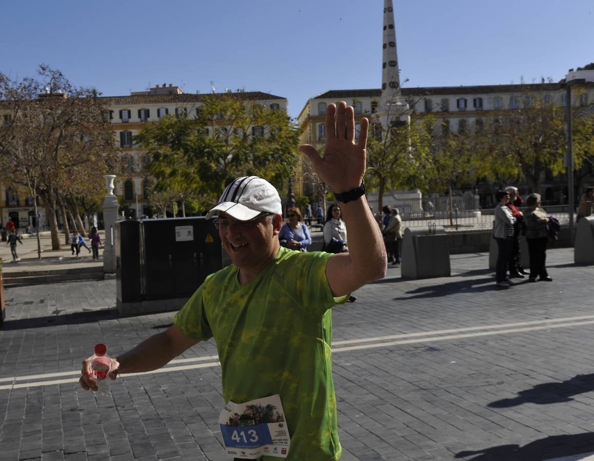 Miles de corredores participan en la Media Maratón de Málaga