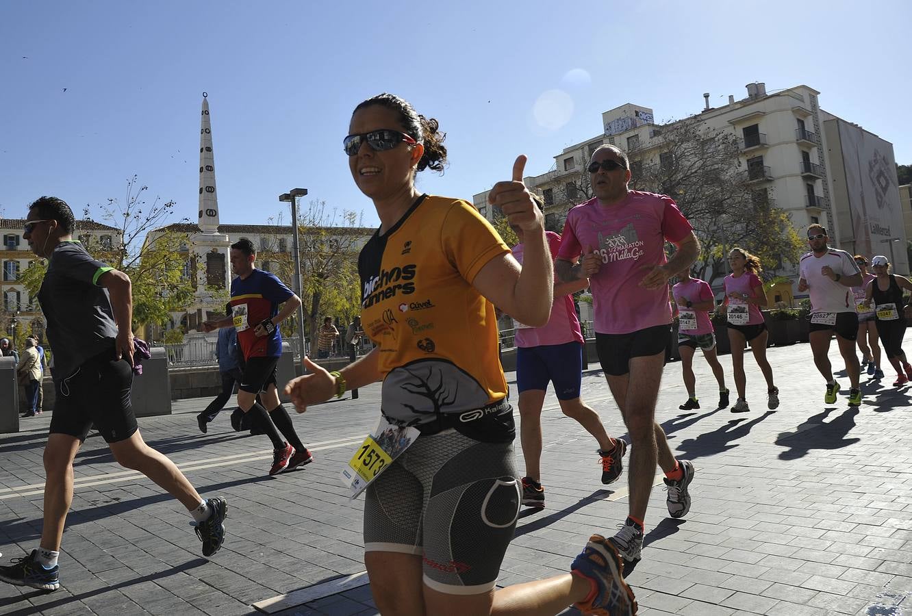 Miles de corredores participan en la Media Maratón de Málaga