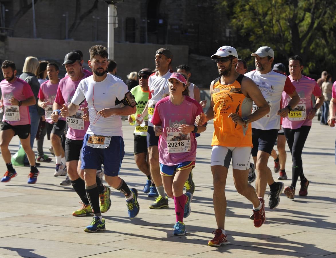 Miles de corredores participan en la Media Maratón de Málaga