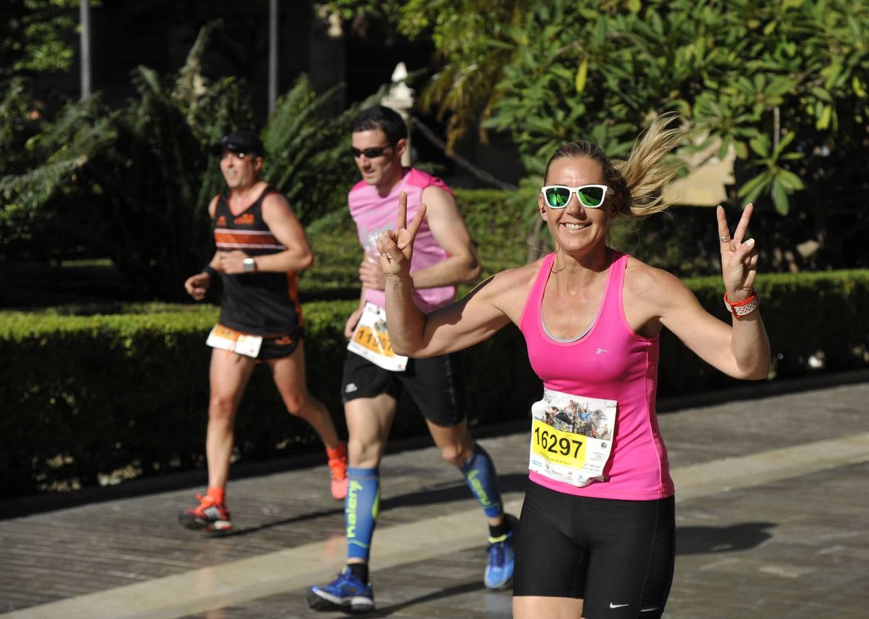 Miles de corredores participan en la Media Maratón de Málaga