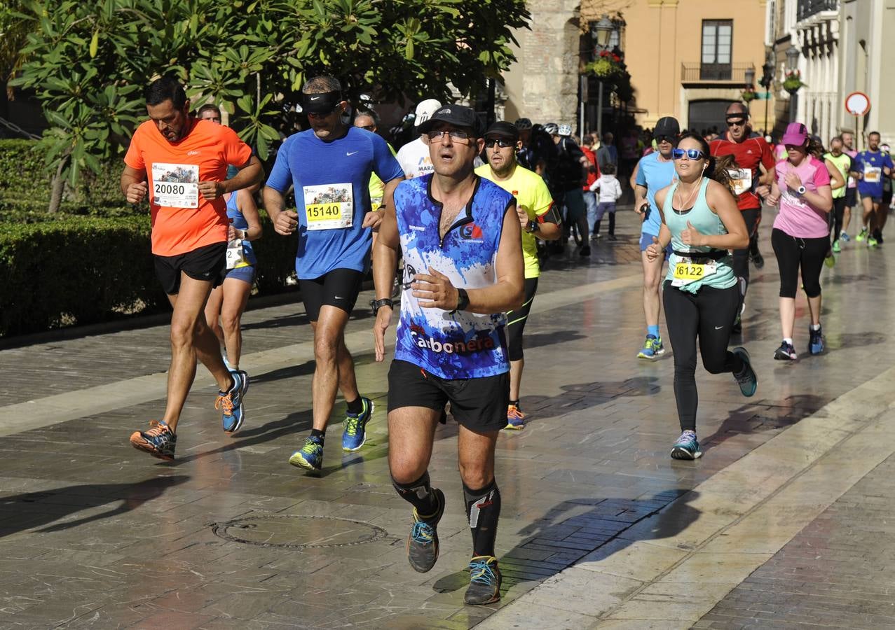 Miles de corredores participan en la Media Maratón de Málaga