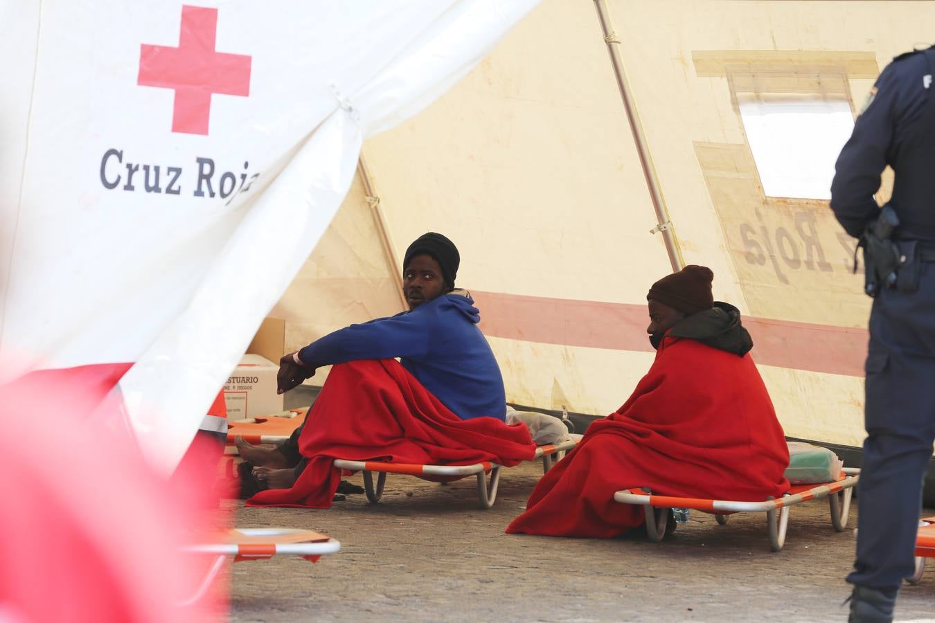 Rescatan una patera con 53 inmigrantes subsaharianos en Málaga