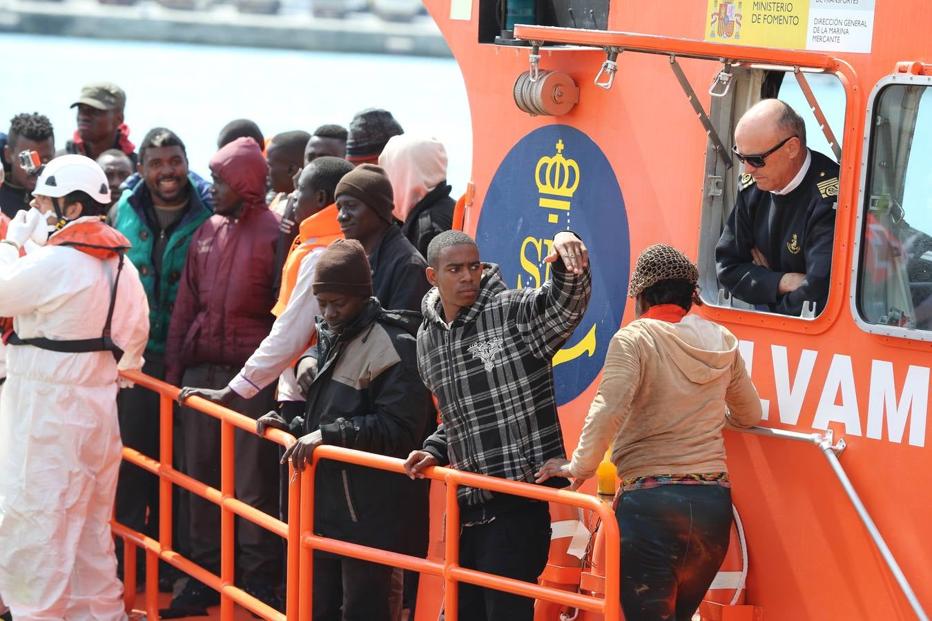 Rescatan una patera con 53 inmigrantes subsaharianos en Málaga