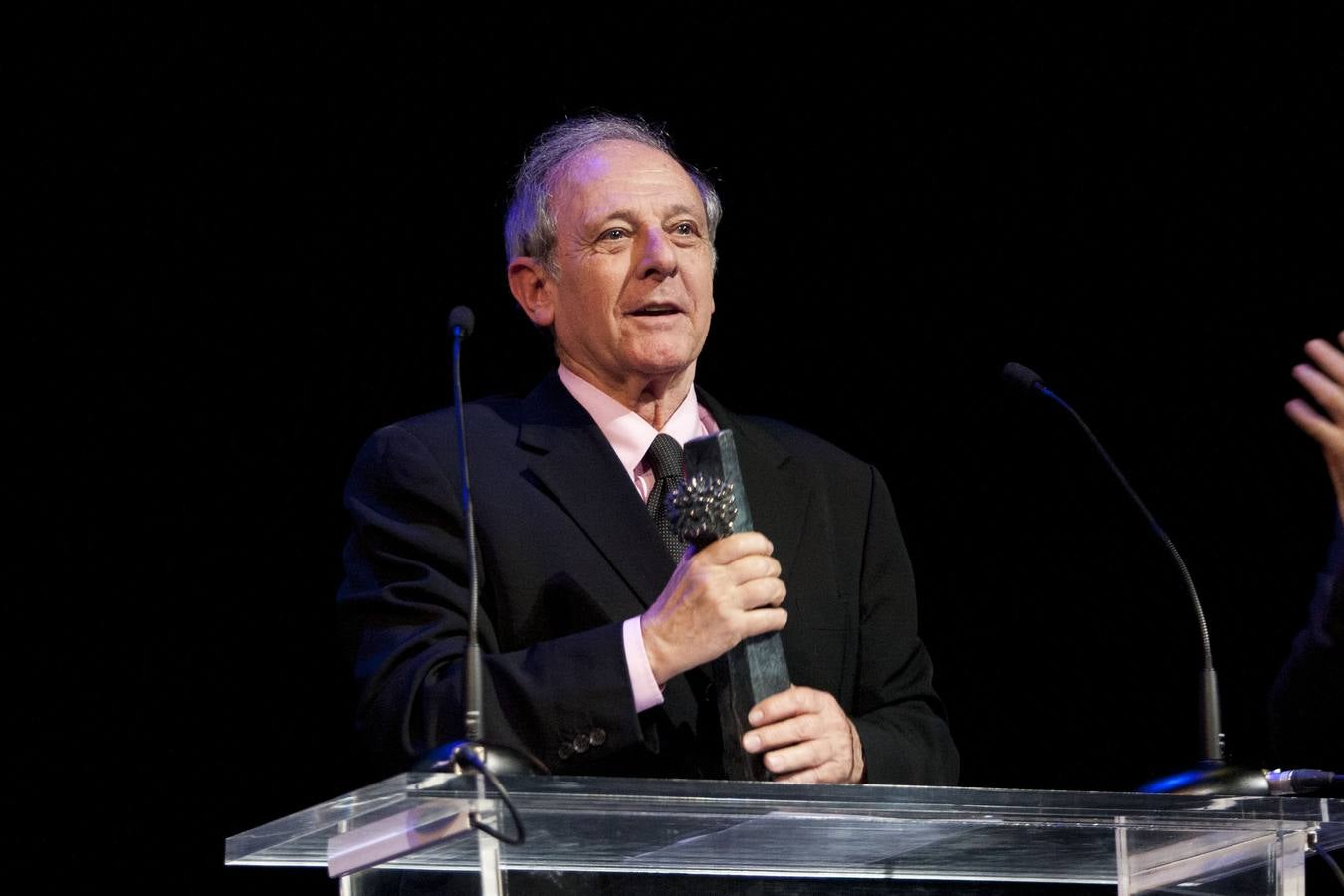 El actor Emilio Gutiérrez caba recibe la Biznaga Ciudad del Paraíso en el Cervantes