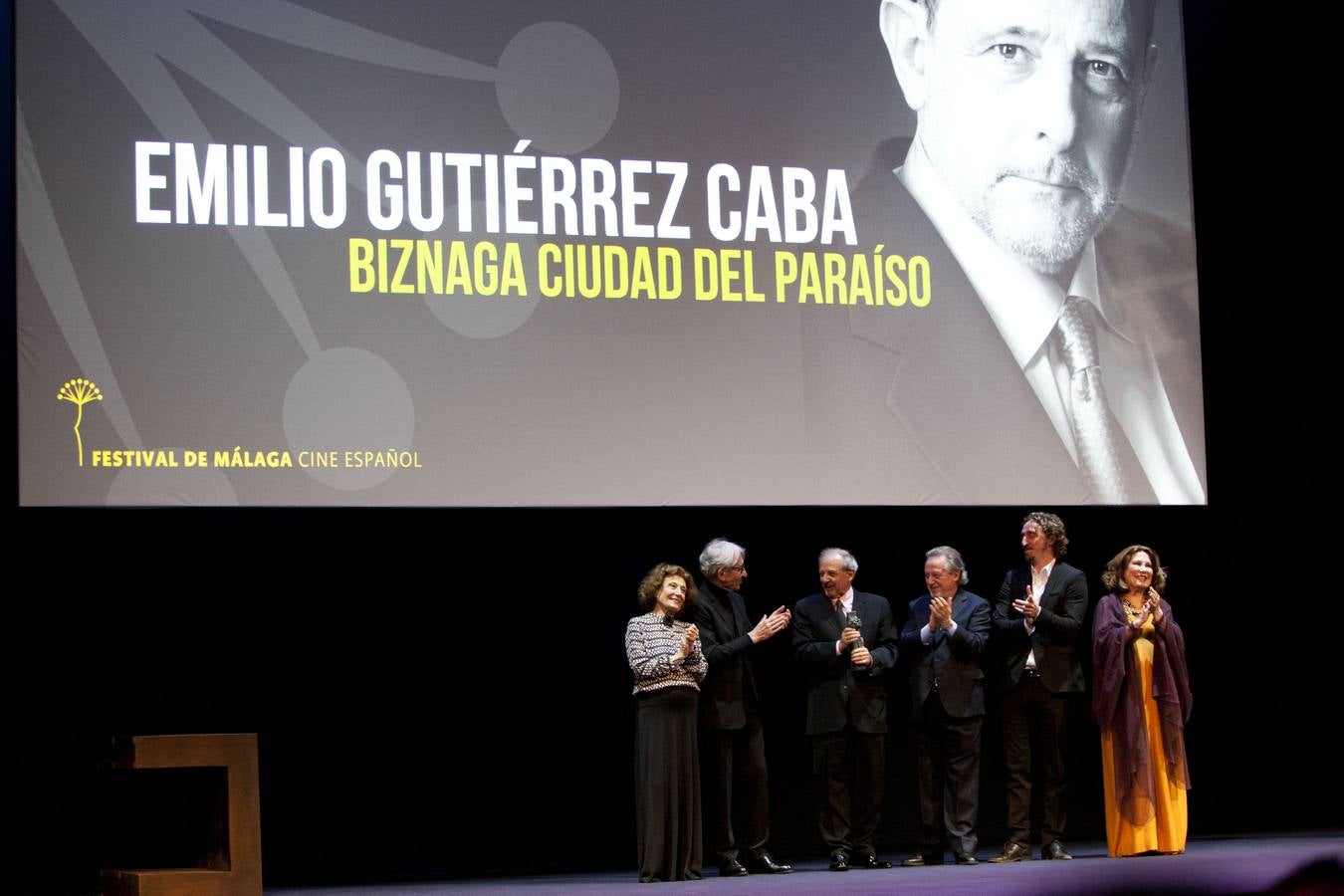 El actor Emilio Gutiérrez caba recibe la Biznaga Ciudad del Paraíso en el Cervantes