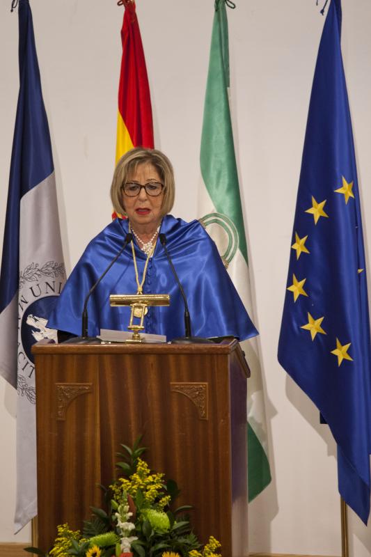 Adelaida de la Calle recibe la Medalla de Oro de la UMA