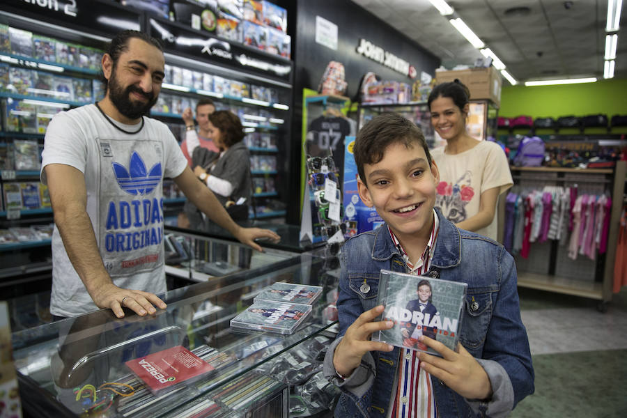 Fotos de Adrián Martín, el niño de Vélez-Málaga con voz de ángel