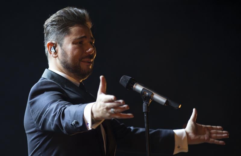 Miguel Poveda emociona al Teatro Cervantes