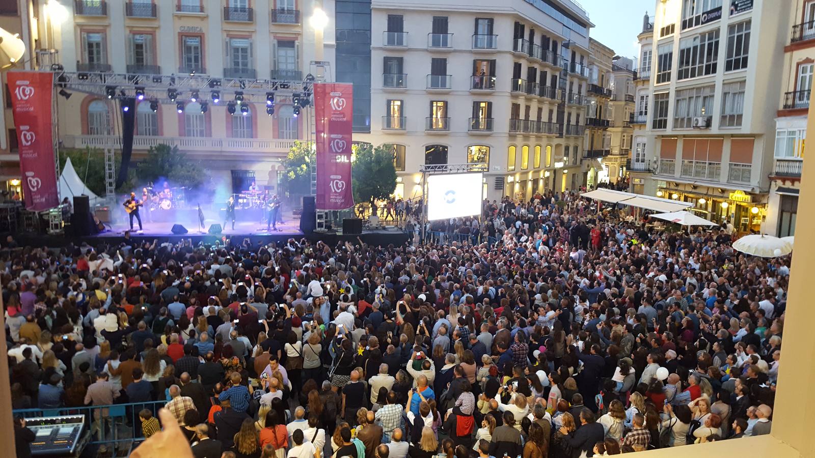 Noche en Blanco de colas y estrellas en Málaga