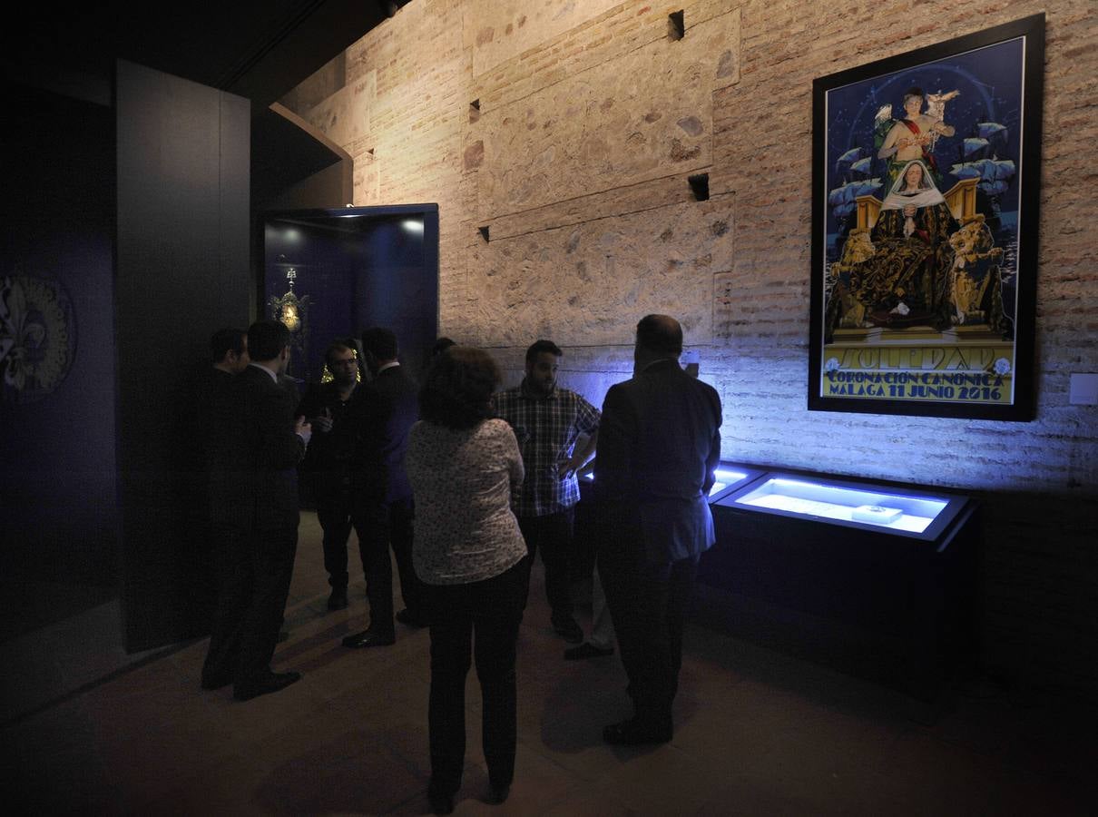 Mena reúne en una exposición la historia y el patrimonio de la Virgen de la Soledad