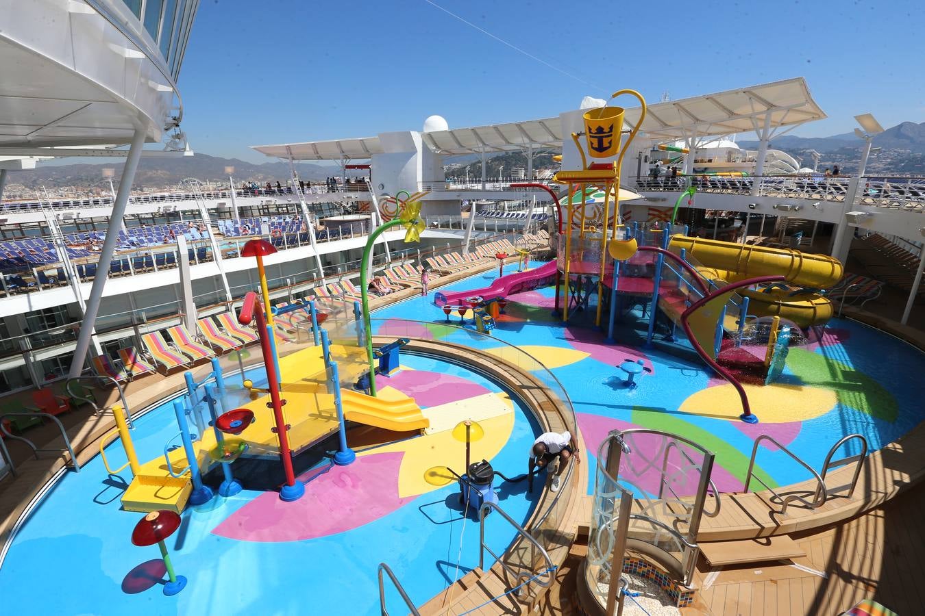 Fotos del &#039;Harmony of the Seas&#039;, el mayor crucero del mundo, en el puerto de Málaga