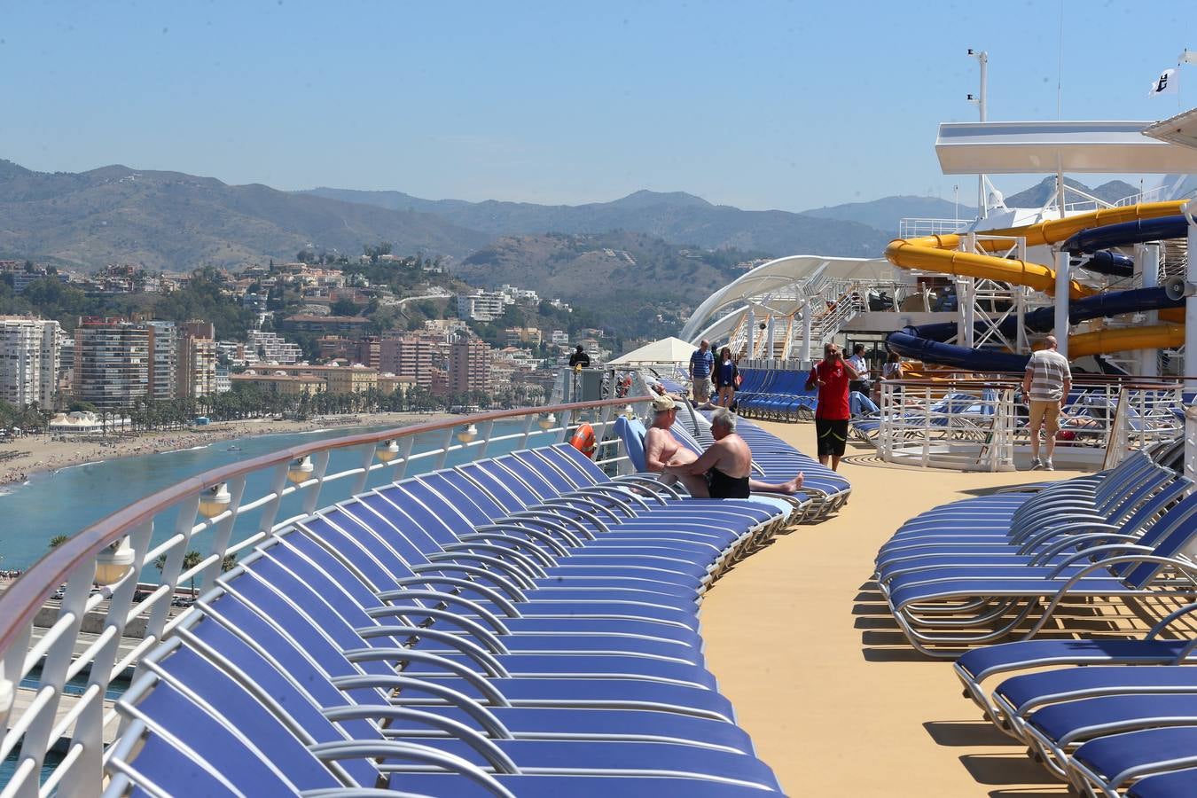 Fotos del &#039;Harmony of the Seas&#039;, el mayor crucero del mundo, en el puerto de Málaga