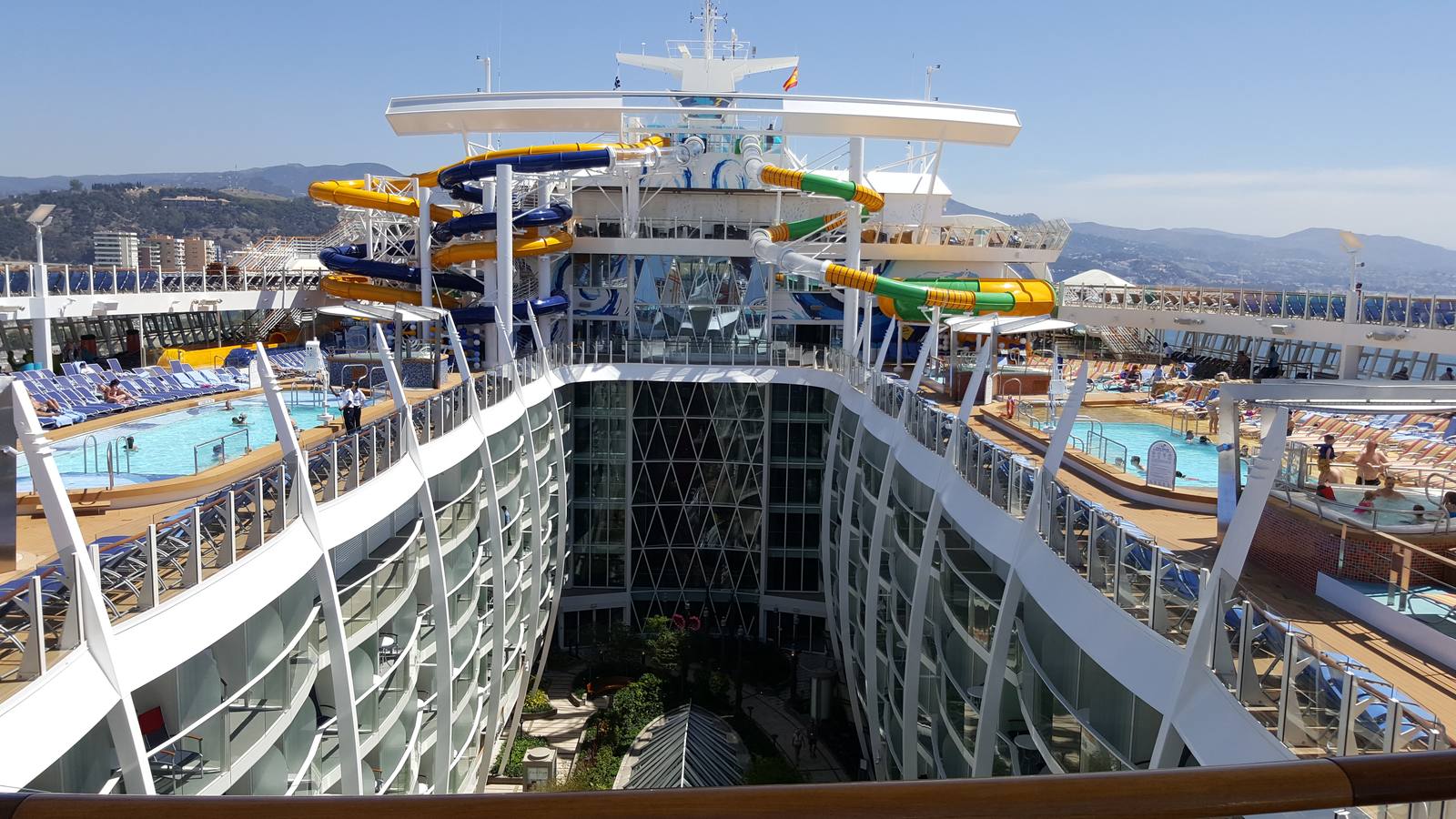 Fotos del &#039;Harmony of the Seas&#039;, el mayor crucero del mundo, en el puerto de Málaga