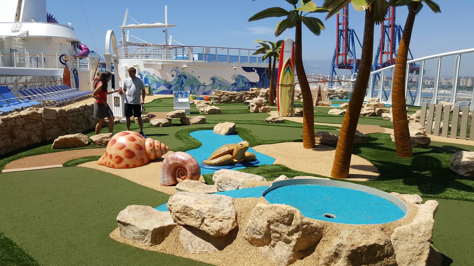 Fotos del &#039;Harmony of the Seas&#039;, el mayor crucero del mundo, en el puerto de Málaga