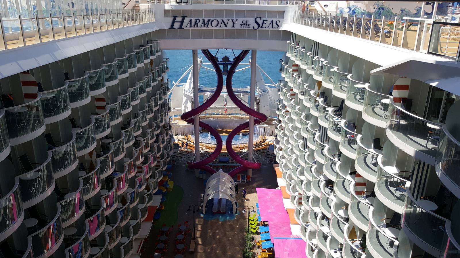 Fotos del &#039;Harmony of the Seas&#039;, el mayor crucero del mundo, en el puerto de Málaga