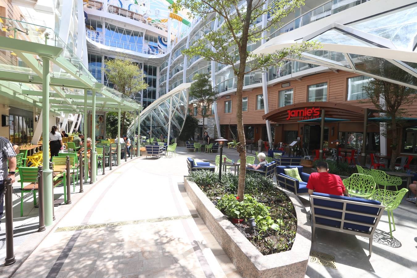 El &#039;Harmony of the seas&#039; visita el puerto de Málaga