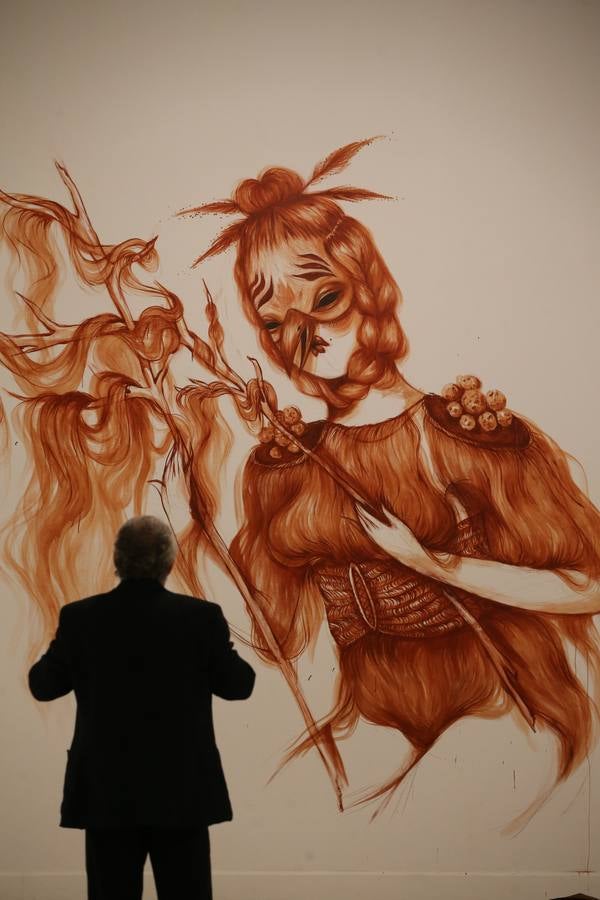 El sensual baile de máscaras de Miss Van en el CAC Málaga