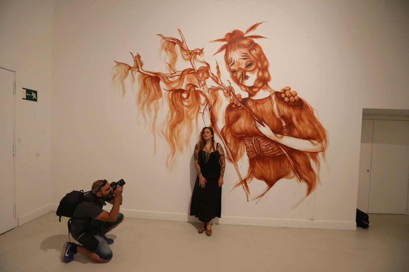 El sensual baile de máscaras de Miss Van en el CAC Málaga