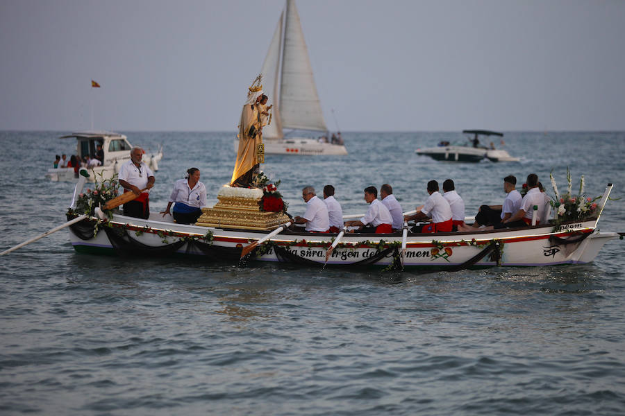 La Virgen del Carmen procesiona por las calles de El Palo