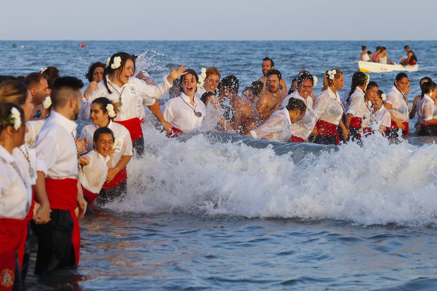 La Virgen del Carmen procesiona por las calles de El Palo